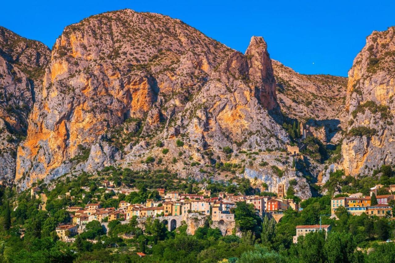 La Maison Des Collines Альмань-ан-Прованс Экстерьер фото